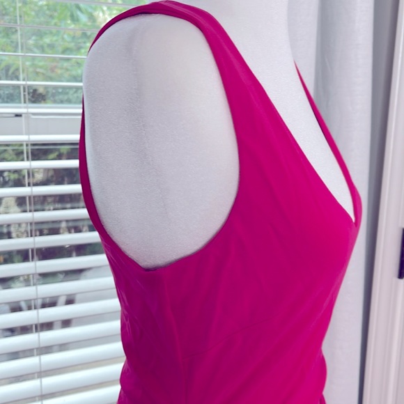 Express Low Cut Keyhole Back Ruched Sleeveless Dress | Built-in Bralette - Picture 9 of 12